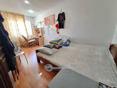 Nicolina 1, apartament 2 camere, decomandat, baie cu geam, 46 mp, se accepta credit bancar - foto 2