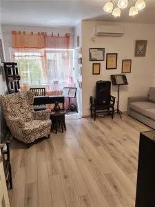 Vânzare apartament 3 camere | Foisorul de Foc | bloc 1942 fara risc si urgenta | refăcut | etaj 1/ P+1E+Pod | 70mp utili | stradal | renovat | liber | - foto 11