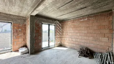 Jumatate de duplex cu 4 camere de vanzare in Giroc - foto 8