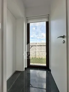 Duplex de inchiriat cu 3 camere si 2 bai complet mobilat in Giroc. - foto 8