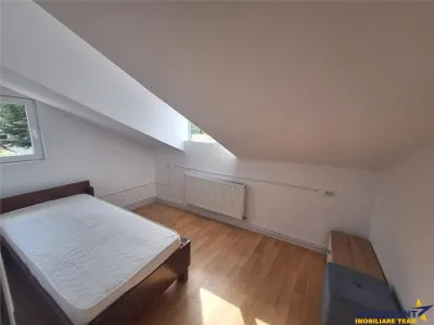Resedinta/ spatiu profesional de inchiriat, Ghimbav – Central - foto 2