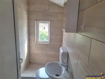 Resedinta/ spatiu profesional de inchiriat, Ghimbav – Central - foto 3