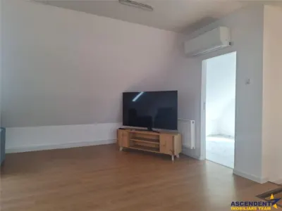 Resedinta/ spatiu profesional de inchiriat, Ghimbav – Central - foto 8