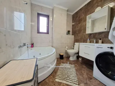 Apartament 3 camere decomandat, capat Cug Valea Adanca, bloc  2022, etaj 1, baie cu geam, parcare privata, liber - foto 11