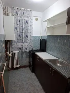 Apartament 2 camere de închiriat | Podu Roș â€“ Liceul Racoviță | Centrală proprie | Balcon | Etaj 4/10 - foto 6