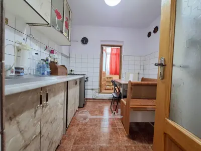 Apartament 3 camere decomandat, Nicolina, baie cu geam - foto 4