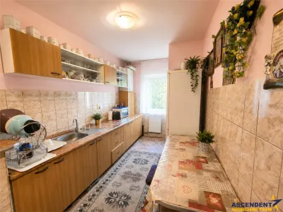 Apartament 3 camere, decomandat, etaj1,  boxa 14 mp, 2 balcoane, Triaj, Brasov - foto 3