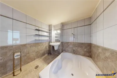 Volum arhitectural remarcabil:Rezidential/ Sediu firma,Clinica,Investitie,Centru Civic, Brasov - foto 13