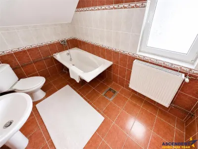 Casa cu 6 camere, 600 mp teren, pomi fructiferi, toate utilitatile, Stupini, Brasov - foto 12