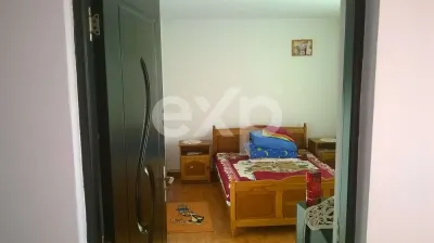 Casă spațioasă cu teren de 2.500 mp în Valea Mărului - foto 3