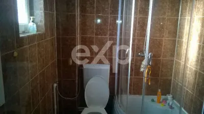 Casă spațioasă cu teren de 2.500 mp în Valea Mărului - foto 6