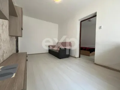 Vanzare 2 camere mobilat si utilat modern parter central Gaesti - foto 3