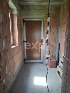 Casă P+M la roșu 188 mp și teren de 3.400 mp cu livadă in Pucioasa-Sat - foto 4