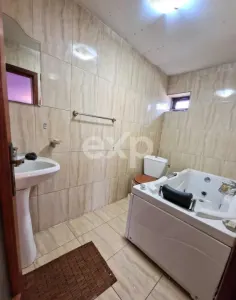 Vilă S+P+M, 330 mp utili, Teren 1.100 mp – Teiș, deschidere directă la pădure - foto 11