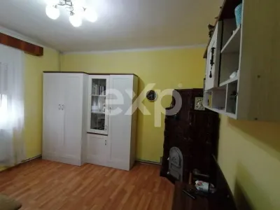 Casă de vânzare – Făgăraș 110 mp ,curte comuna! - foto 7