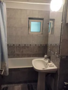 Apartament cu 3 camere decomandat  Racadau, mobilat, parcare si boxa - foto 7