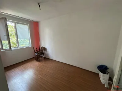 Apartement cu 3 camere, de vanzare, zona gara, scoala 7 - foto 3