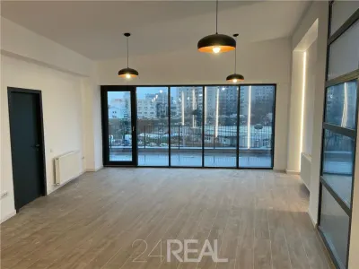 Spatii comercial stradal destinat birouri/showroom - foto 2