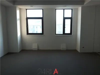 Spatii de birouri de vanzare in cladire unica - foto 13
