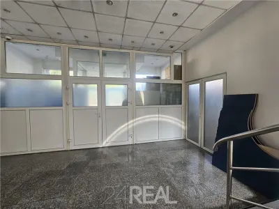 Inchiriere spatiu depozitare/showroom - foto 12
