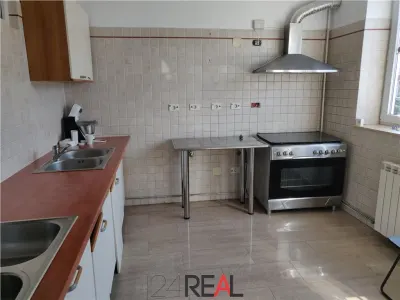 Vila de vanzare pretabila pentru rezidenta/birouri/gradinita - foto 10