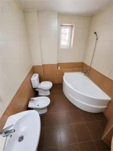 De vanzare apartament 3 camere, 2 bai, loc de parcare si boxa - Bistrita, BN - foto 9