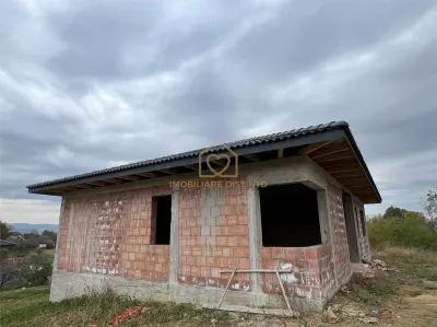 Casa la rosu cu 4 camere 2 bai Ocolis - foto 12