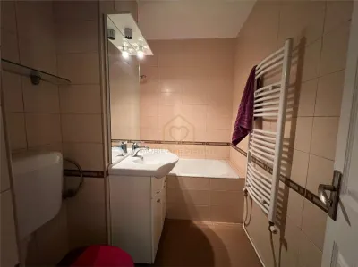 Apartament cu  4 camere si garaj zona centrala - foto 7