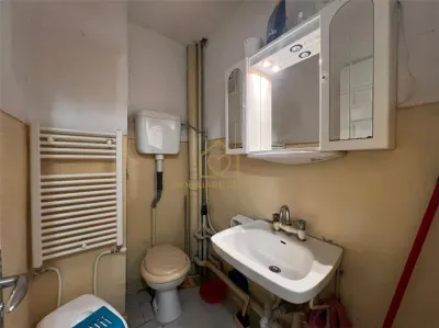 Apartament cu  4 camere si garaj zona centrala - foto 8