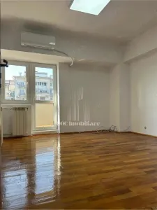 4 camere Birouri Unirii - Alba Iulia | 5 Balcoane | 103 mp | 2 bai - foto 3
