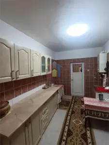 Casa Chercea, doua corpuri cladire, 3 camere, suprafata 256 mp - foto 5