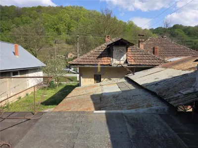 Casa cu teren generos in zona turistica de munte ,Nadrag,Timis - foto 15