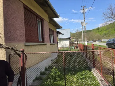 Casa cu teren generos in zona turistica de munte ,Nadrag,Timis - foto 3