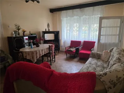 Casa cu teren generos in zona turistica de munte ,Nadrag,Timis - foto 4