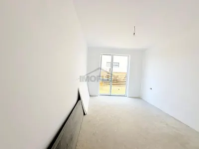 Apartament 3 camere de vanzare decomandat+curte proprie 70 mp - foto 2