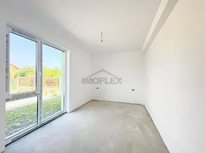 Apartament 3 camere de vanzare decomandat+curte proprie 70 mp - foto 3