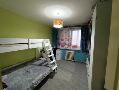 Apartament  3 camere Gemenii renovat 149000 Euro - foto 3