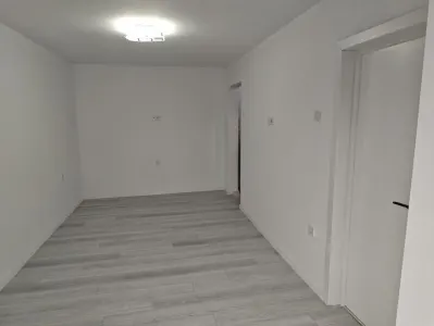 Vand garsoniera Tractoru,renovata lux,69500 Euro - foto 5