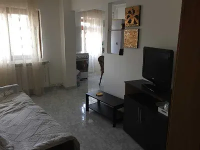Apartament 3 camere de închiriat â€“ Independenței, lângă Universitatea de Medicină și Farmacie â€žGrigore T. Popaâ€ din Iași - foto 3
