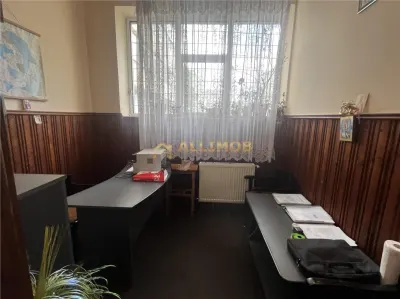 Spatiu comercial de 120 mp in Plopeni, zona cu vad . - foto 11
