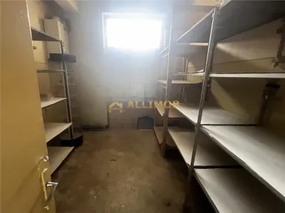 Spatiu comercial de 120 mp in Plopeni, zona cu vad . - foto 12