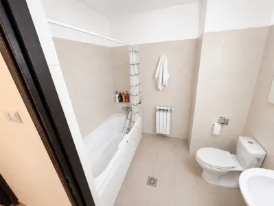 Apartament de închiriat â€“ Etaj 6/8, zona Flora, garaj pentru depozitare - foto 7