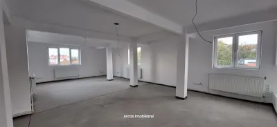 Cladire comerciala de vanzare 1000 mp! - foto 2