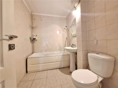 Apartament 3 camere decomandate, zona Nord-Bacau - foto 9