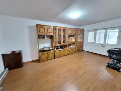 Apartament 3 camere decomandate, zona Nord-Bacau - foto 10