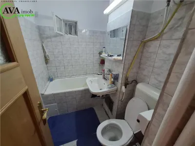 Apartament 3 semidecomandate | Etaj 3, zona Milcov - foto 4