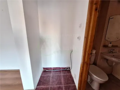 Apartament 3 decomandate, etaj 2, zona Milcov-Bacau - foto 12