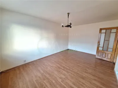 Apartament 3 decomandate, etaj 2, zona Milcov-Bacau - foto 5