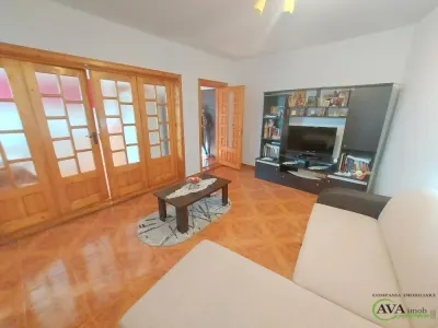 Apartament 3 camere decomandat, zona Mioritei - foto 2