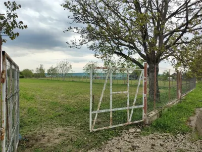 Teren intravilan, 1600 mp, situat la 800 de m de Primaria Lipanesti - foto 3